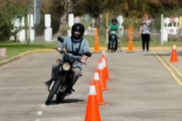 Registra tu licencia de moto de forma sencilla y conduce tranquilo