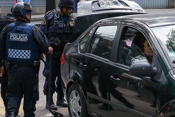 Policía: ¿Quiénes pueden hacerte una revisión?