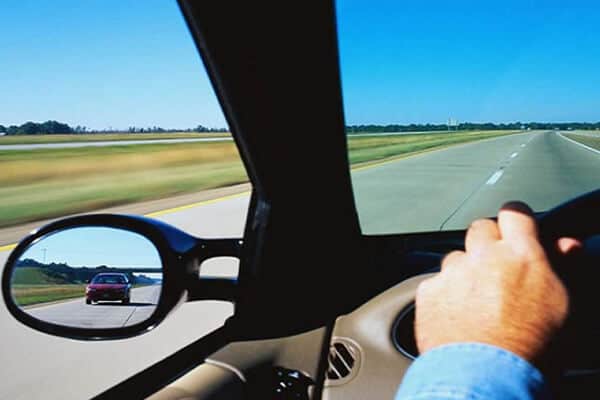 Manejo a la defensiva para proteger tu vida en la carretera