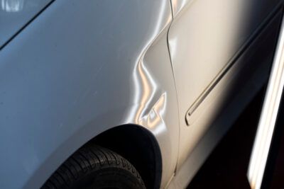 Reparación de golpe en coche: encuentra dónde y ahorra dinero