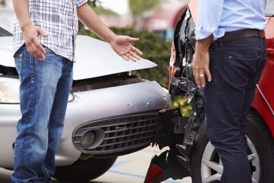 Responsabilidad en accidentes de coche con seguro de otra persona