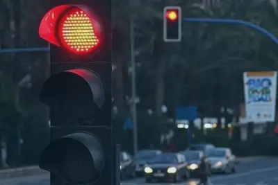 Cuánto cuesta pasarse un semáforo en rojo en México en 2024